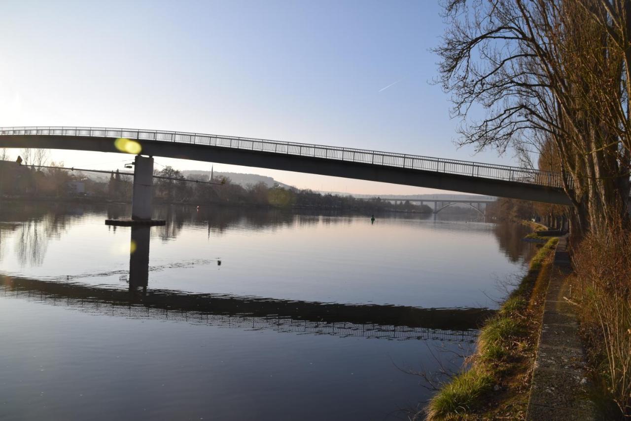 ホテル Maindrei - Schlafen Am Fluss Margetshöchheim エクステリア 写真