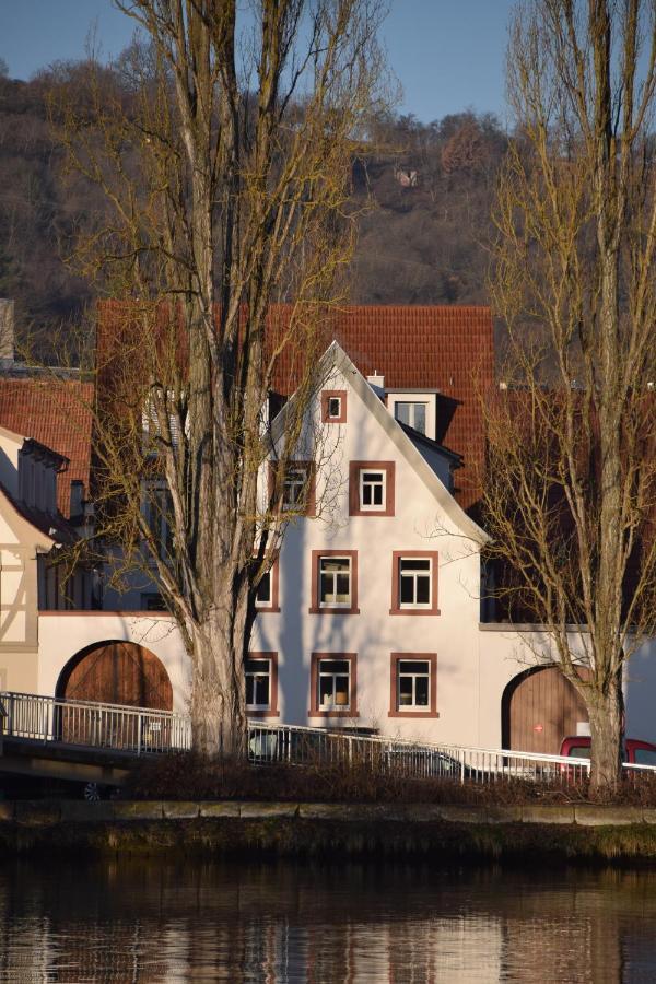 ホテル Maindrei - Schlafen Am Fluss Margetshöchheim エクステリア 写真