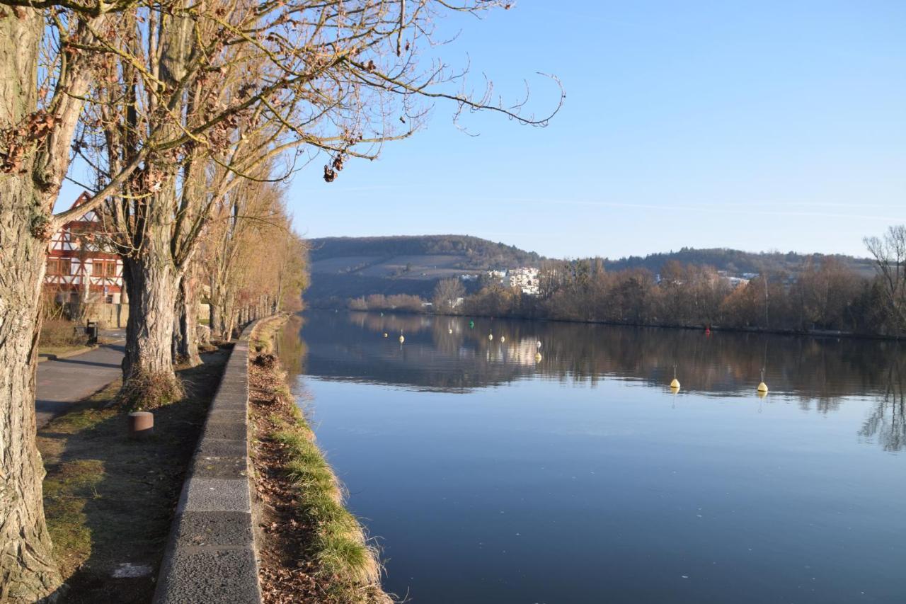 ホテル Maindrei - Schlafen Am Fluss Margetshöchheim エクステリア 写真