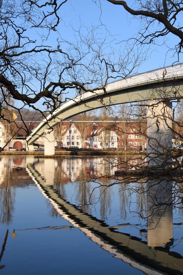 ホテル Maindrei - Schlafen Am Fluss Margetshöchheim エクステリア 写真